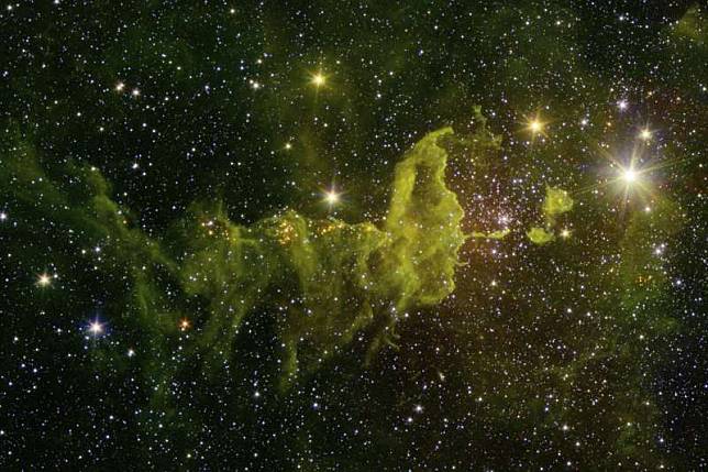 NASA史匹哲太空望遠鏡（Spitzer Space Telescope）拍下10000光年外的星雲（AP）