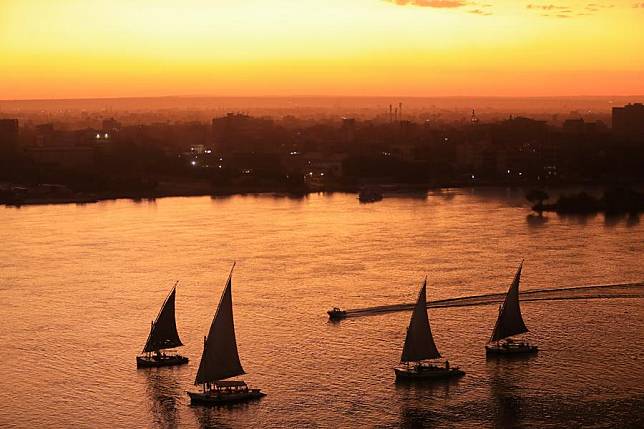 Boats sail on the Nile River at sunset in Cairo, Egypt, Nov. 18, 2024. (Xinhua/Sui Xiankai)