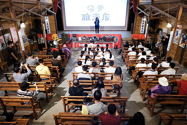 萬國戲院已成為大林輕旅行的一個景點之一，戲院的地雖然是由地主無償借給大林鎮民，目前是由10位店家共同出資經營，但由於沒有盈利事項，所以水電、維運也由店家一起分擔。(目前戲院入場是不收費的)。（圖／LINE TV提供）