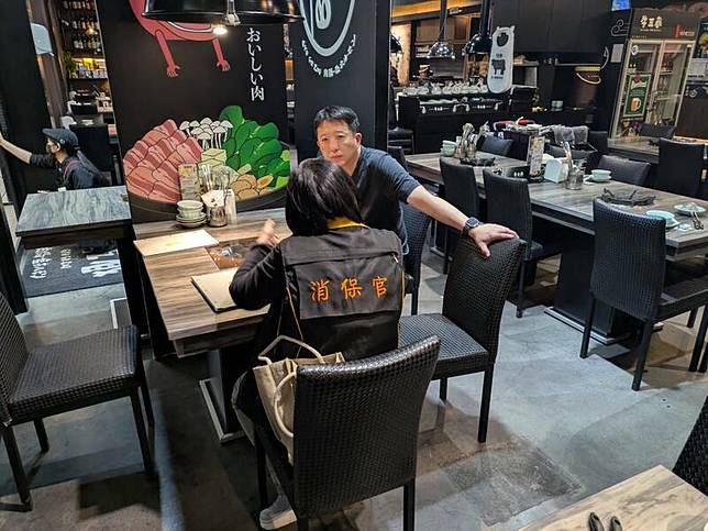 南市知名餐廳「牛五蔵」遭民眾質疑無菜單料理，收費不合理，市府法制處已於3月30日查察並要求改善。(台南市府提供)