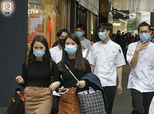 武漢肺炎疫情爆發，市民外出均戴口罩預防。