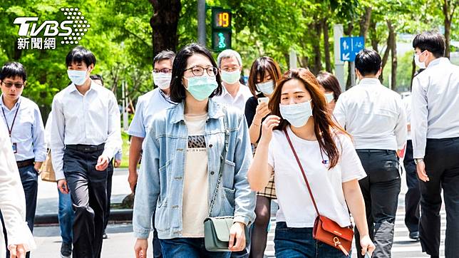 台灣防疫政策已從輕零走向共存。（示意圖／Shutterstock達志影像）