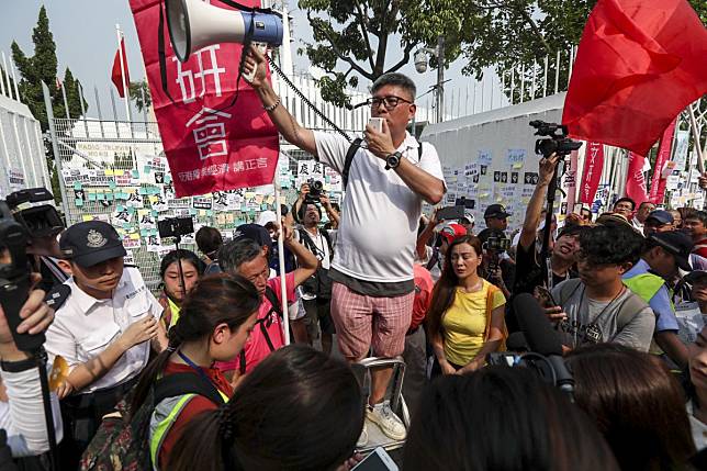 Tang Tak-shing, chairman of pro-establishment group Politihk Social Strategic, reads out the group’s demands to RTHK as the group pickets the public broadcaster over alleged unfair reporting. Photo: Xiaomei Chen
