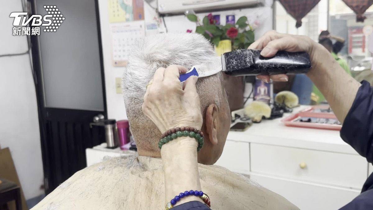宜蘭4阿姨年齡破300歲！理髮店洗加剪僅100元外籍客慕名來| TVBS | LINE TODAY