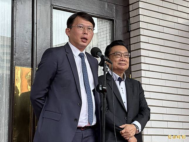 民眾黨團立院總召黃國昌。(左)(記者林哲遠攝)