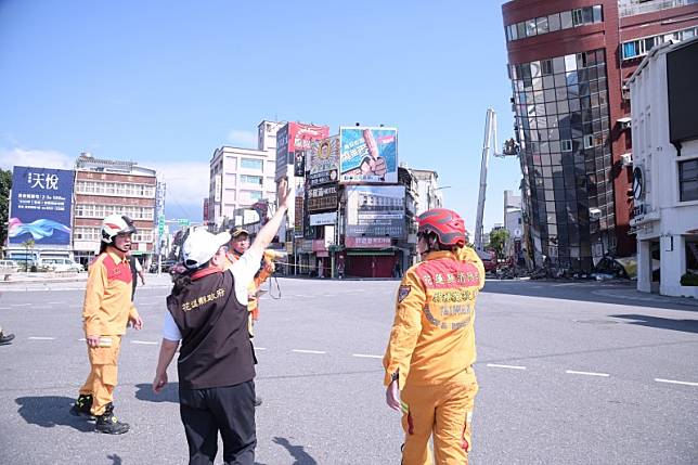 花蓮受到0403大地震影響，縣府前往中央爭取震災補助，獲得行政院支持。（圖／花蓮縣政府提供）