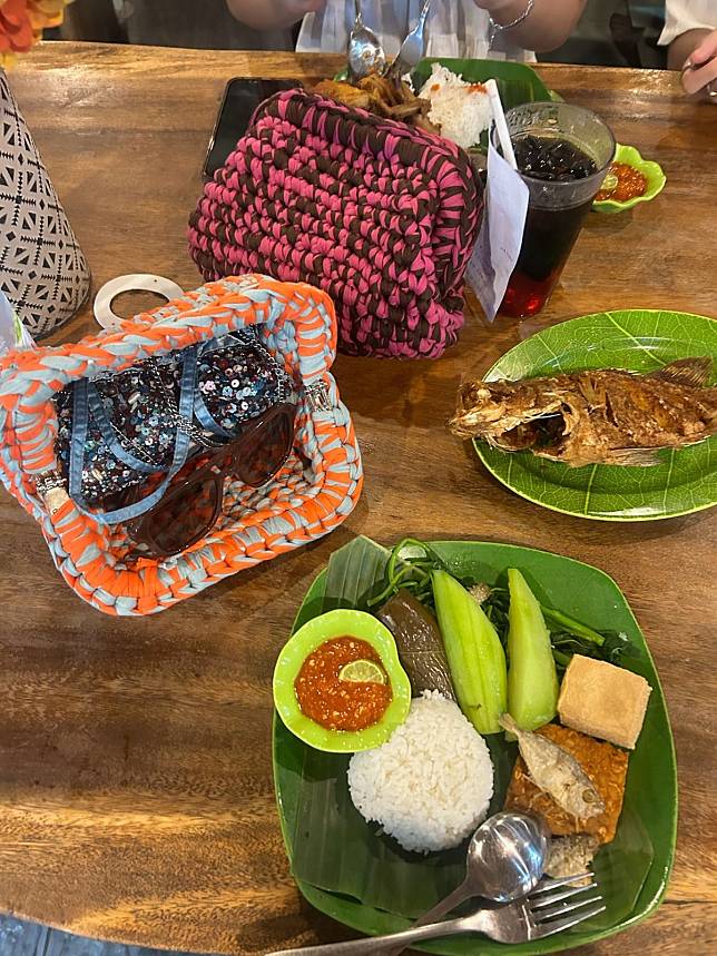 Nasi Tempong Pak Indra