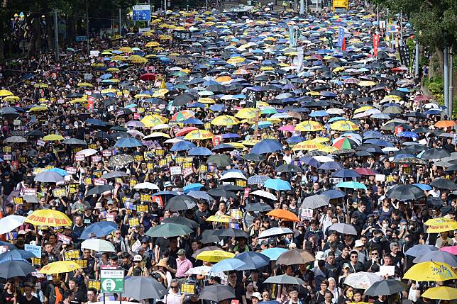 民陣稱43萬人參加遊行。