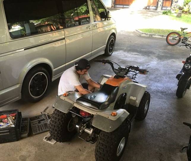 พาชมบ้าน หนุ่ย อำพล นักร้องดังแห่งยุค 90 หลังใช้ชีวิตเป็นโสดในวัย 59 ปี |  สยามนิวส์ | LINE TODAY