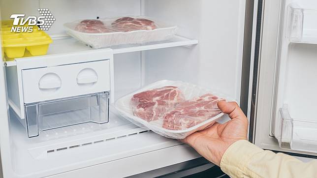 許多人家中的冰箱都會存放肉品在冷凍庫。（示意圖／shutterstock 達志影像）