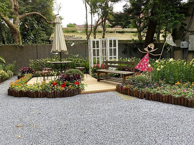 花卉中心內英國庭園造景。（北市公園處提供）