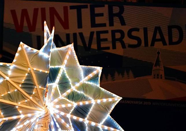 An artist performs during the closing ceremony of 29th Winter Universiade in Krasnoyarsk, Russia, March 12, 2019. (Xinhua/He Changshan)