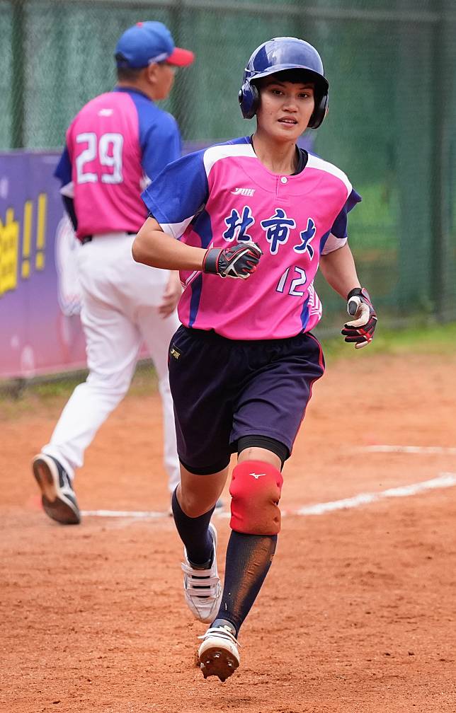 臺北市立大學四年級外野手周志凌今天3之2，有1三壘打，也是球隊勝利打點。（中華民國大專院校體育總會提供）