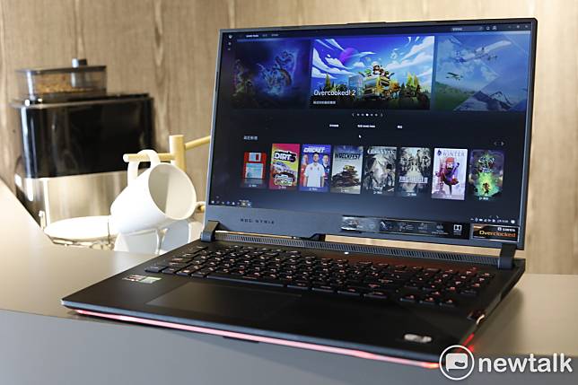 ROG Strix Scar系列最新一代「ROG Strix Scar 17」在今年美國消費電子展CES 2021首度亮相，立刻吸引眾多電競玩家的眼球，已於2021 Q1季度在台灣地區上市發售。   圖：陳耀宗／攝