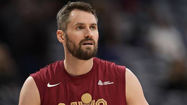 ▲勒夫（Kevin Love）和騎士達成離隊協議，傳出熱火、76人和勇士對他很感興趣。（圖／翻攝自騎士推特）