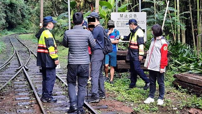 遊客行走阿里山鐵路　遭依違反鐵路法案件送辦