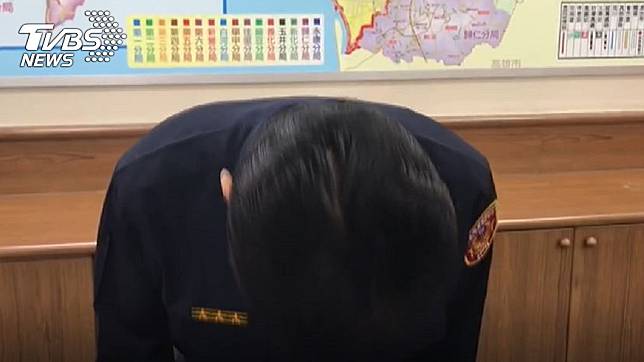 台南市警局長詹永茂針對「吃案」一事道歉。（圖／TVBS）