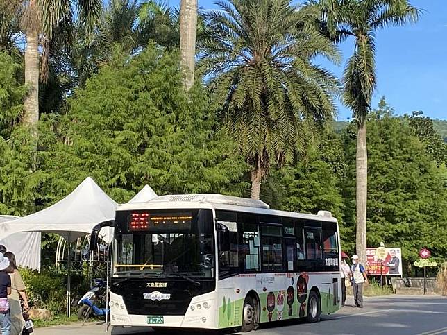 花東縱谷國家風景區管理處偕同太魯閣客運，5月1日起將台灣好行縱谷花蓮線正式轉型為郵輪式公車，規劃一日遊及半日遊2種路線，帶民眾暢遊花蓮縱谷景點。 中央社記者李先鳳攝 112年4月25日  
