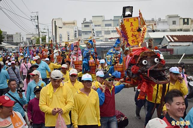 今年「學甲香」遶境三天，將在4月1日到3日舉行，預估學甲香參與的人數超過10萬人，是不是停辦受注目。(記者楊金城攝)