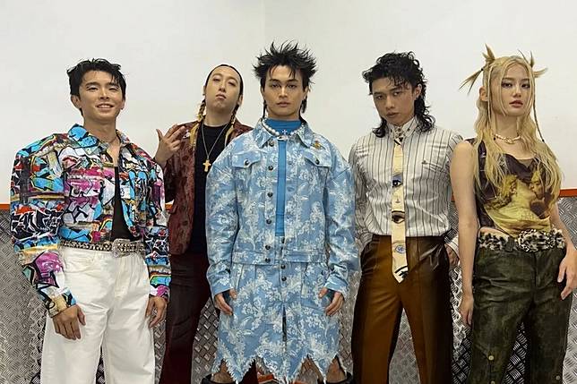 修齊（左2）再掀美秀集團內部爭執波瀾。翻攝amazingshowtw IG