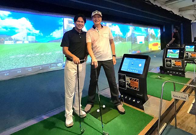 奧運狂熱，近日吸引不少高球愛好者到本港最大型的室內高爾夫球場GOLFZON ，打高球止癢。朗清心遊圖片