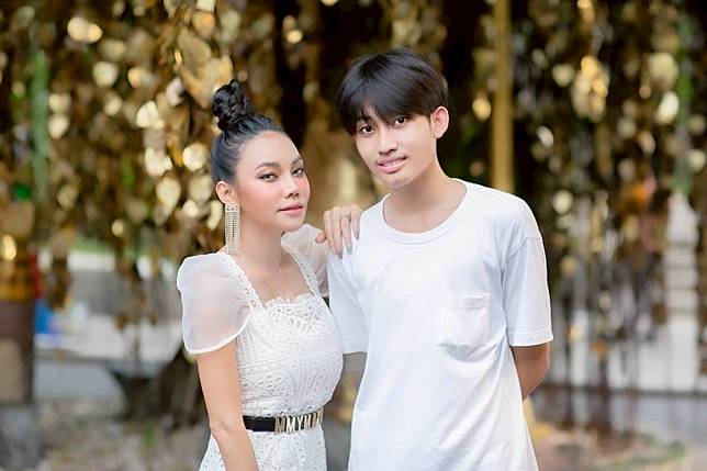 เอ็มมี่ อมลวรรณ ควง น้องอิจิ ร่วมงาน สว.นท สืบสานพุทธศาสนา ผนึกพลังบุญ