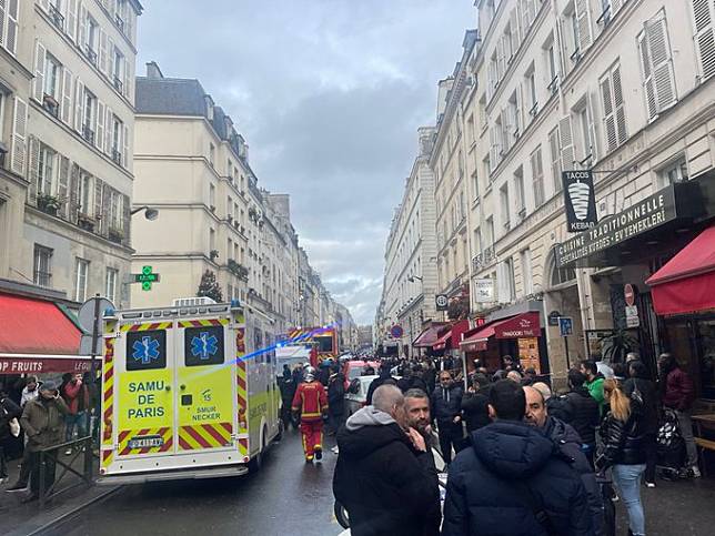 法國首都巴黎市中心23日傳出槍響，已知造成2死4傷。   圖：翻攝@jeannesenechal1推特