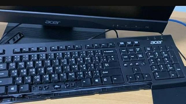泰國一所學校日前發生電腦鍵盤突然爆炸意外。（圖／翻攝自臉書Woraphon Tati）