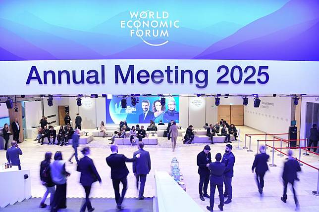 People attend the World Economic Forum (WEF) in Davos, Switzerland, Jan. 20, 2025. (Xinhua/Lian Yi)