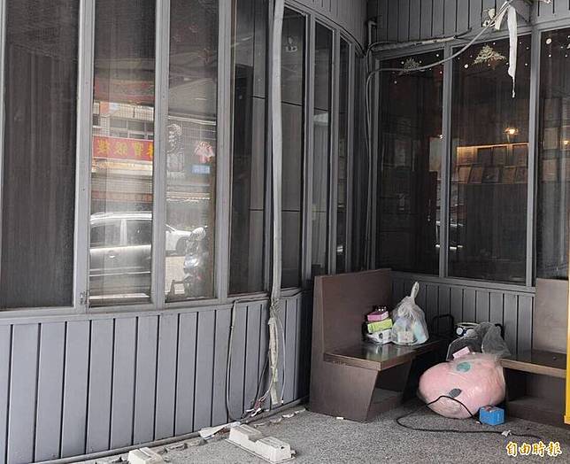 台中市一間連鎖火鍋店關閉，負責人失聯。(記者張軒哲攝)