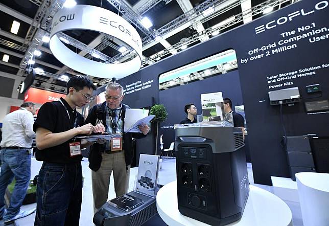 An exhibitor introduces a product to a visitor at the booth of Chinese portable power and renewable energy company EcoFlow during the IFA 2023 in Berlin, capital of Germany, on Sept. 1, 2023. (Xinhua/Ren Pengfei)