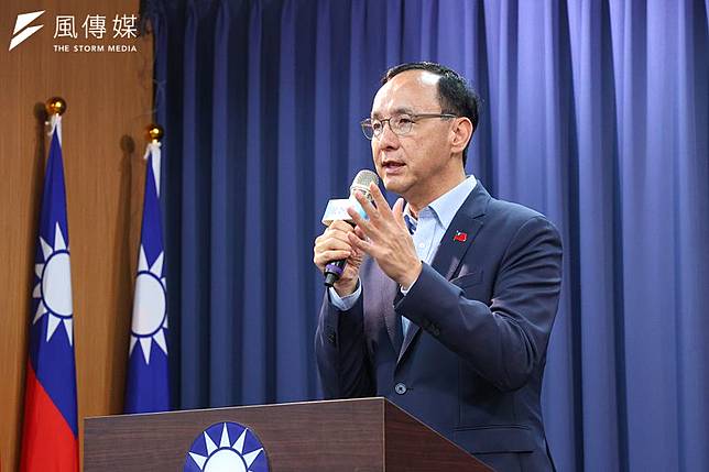 國民黨主席朱立倫17日召開記者會回應，將不克出席總統府國安簡報。（顏麟宇攝）