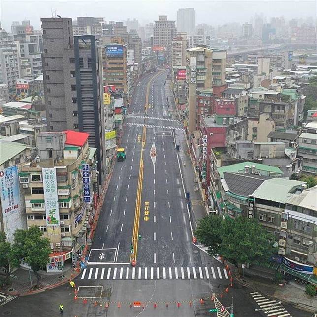 台北》重慶南路高架橋提前7小時拆除，柯文哲：不只會拆橋，更會蓋新橋