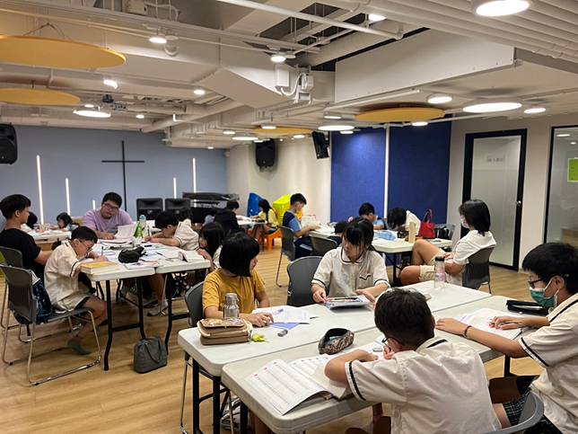 由新北市幸福種子全人關懷協會成立的小衛星多元福利據點++讓國中小弱勢學生下課後可以有個照顧、學習的去處