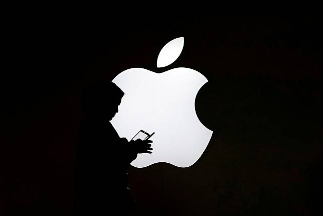 受到中國壓力，蘋果下架2.5萬個違反中國法規的應用程式。（湯森路透）