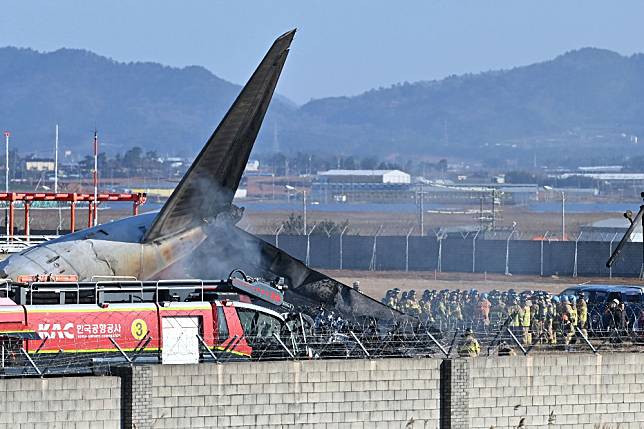 濟州航空一架班機29日降落發生空難，造成多人傷亡。（美聯社）