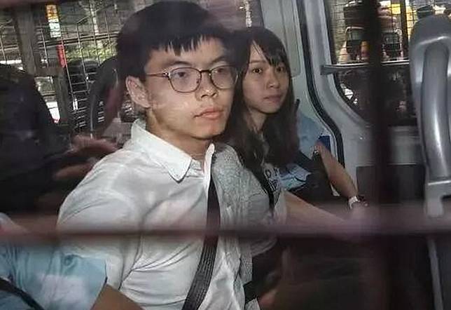 目前人在坐牢的香港民運人士黃之鋒，被香港國安處以「違反港區國安法」的「串謀勾結外國或者境外勢力危害國家安全罪」遭到逮捕。