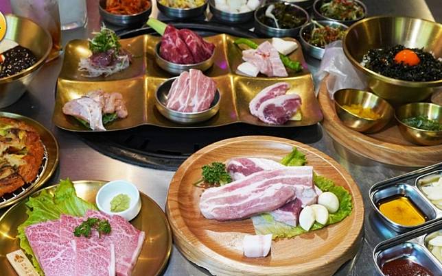 牛豬雙饗、專人代烤　韓式烤肉每人免千元即可大啖和牛