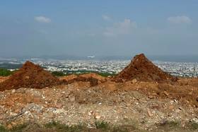 軍事用地遭傾倒廢棄物照片。 圖 / 台中地檢署