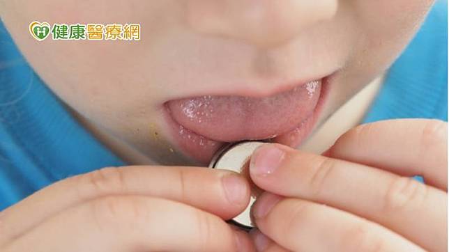 萬芳醫院兒童急診醫學暨兒童胃腸科劉喆瑩醫師表示，嬰孩童吞入異物在兒童急診屢見不鮮，常發生在6個月至6歲前的嬰幼童。