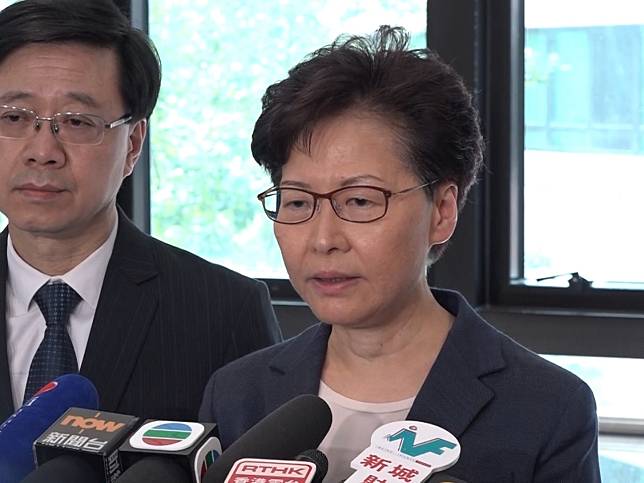林鄭月娥遭市民辱罵，指她出賣香港人，又問她有沒有想過向香港人道歉。（陳畯洋攝）