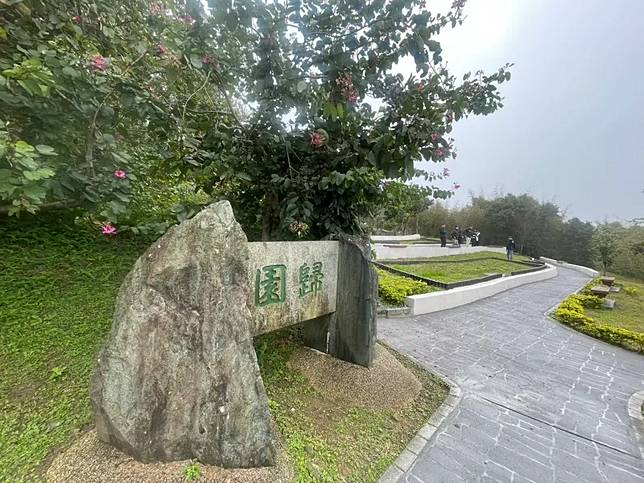 新店四十份公墓改善設置環保葬區。（圖 ／新北市政府民政局提供）