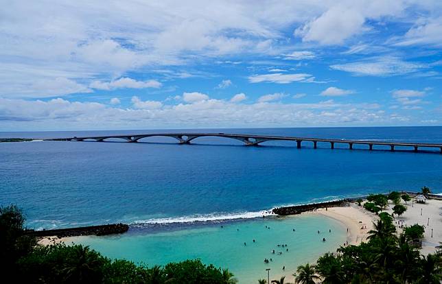 This photo taken on Oct. 1, 2024 from Male, Maldives, shows the China-Maldives Friendship Bridge.(Xinhua/Wu Yue)