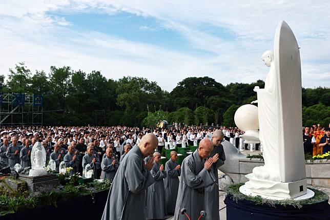 慈濟5月12日舉辦2024年「佛誕節、母親節、慈濟日」浴佛大典，慈濟創辦人證嚴法師親臨現場帶領浴佛。