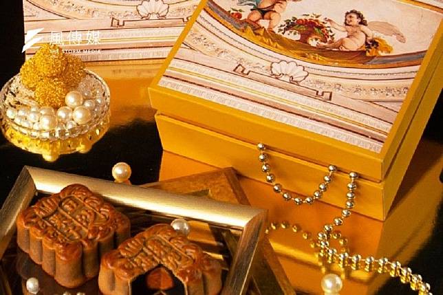 「月光寶盒」雲朗月餅禮盒，設計以珠寶盒為概念，黃金色禮盒包裝充滿氣勢與質感。（圖/高雄翰品酒店提供）