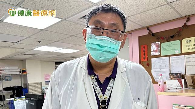 臺中榮總嘉義分院復健科物理及職能治療師團隊依據張太太病情量身安排復健計畫。