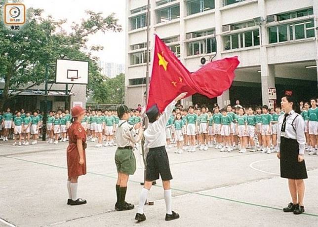 全港學校明年起須每日升掛五星旗。