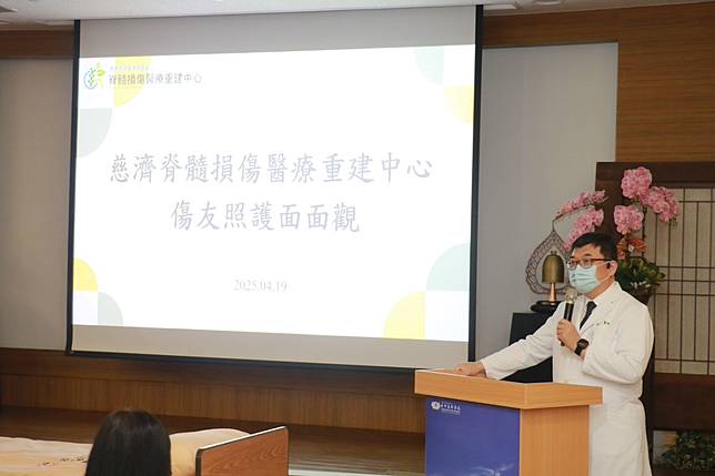 台中慈濟醫院醫務秘書林英超致辭。