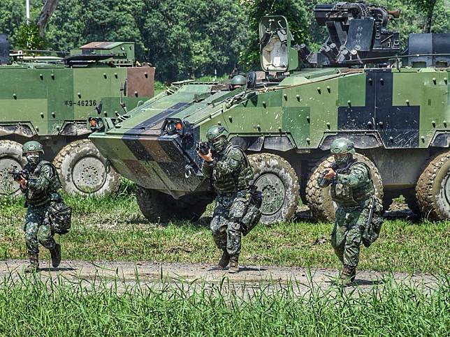 對於藍營提案凍結國軍高達1781億的業務費，學者揭仲認為國軍的戰備和演訓任務雖然不至於全面停擺，但很多業務都會受到影響，部分單位甚至可能面臨斷炊。（圖：陸軍司令部臉書）