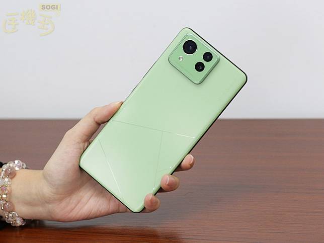 華碩Zenfone 11 Ultra、Zenfone 10與Zenfone 9換電池和螢幕要多少錢？通路平均價格一次看(2024.12)